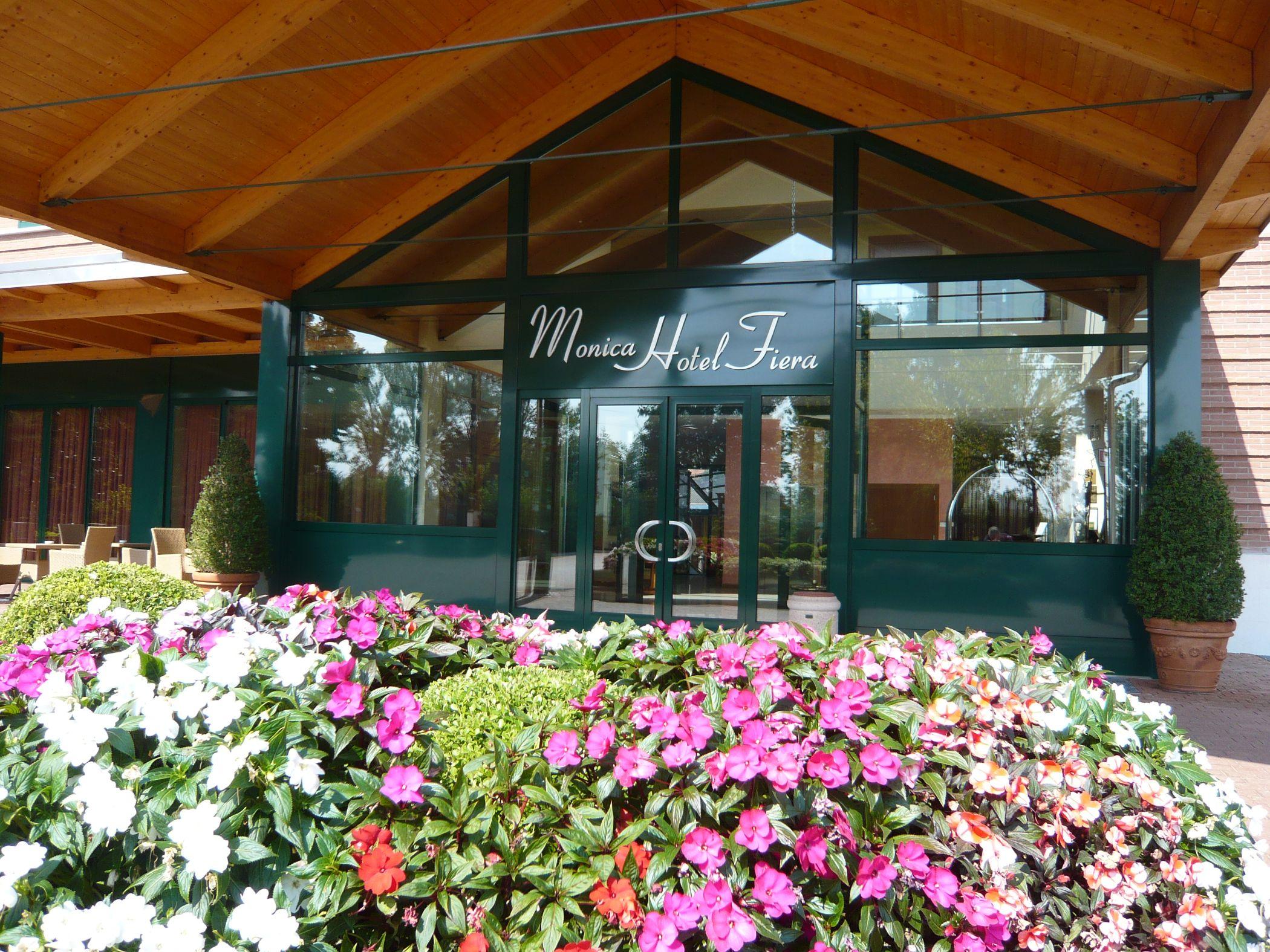 Monica Hotel Fiera Pregnana Milanese Exterior foto